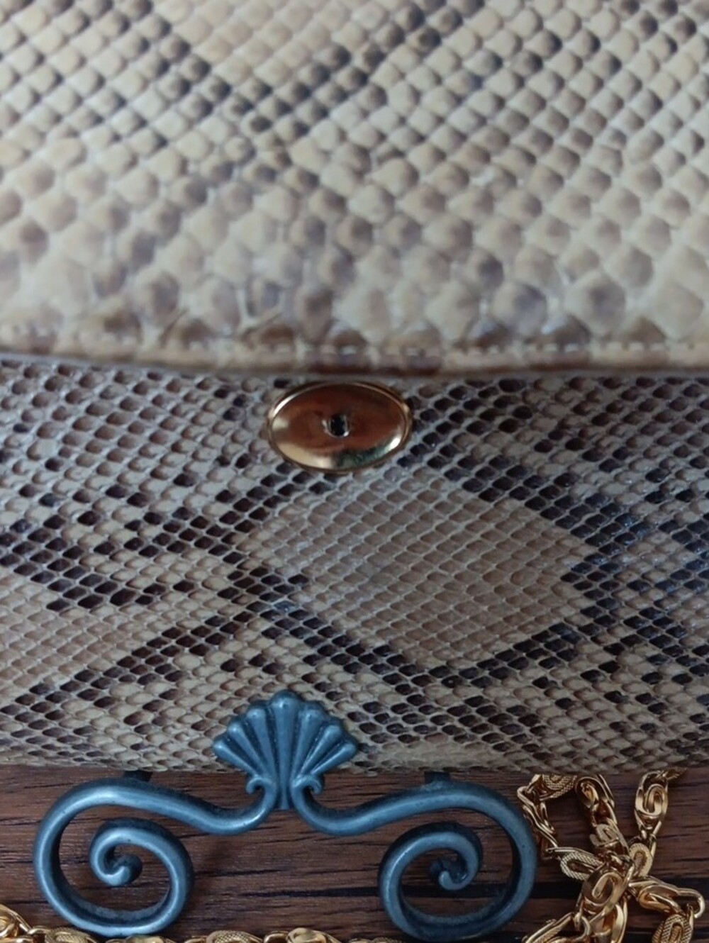 Supreme Handbag from 1970. Snakeskin Clutch With Optional Chain - Picture 3 of 11